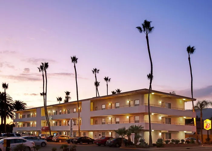 Super 8 By Wyndham Santa Barbara/Goleta