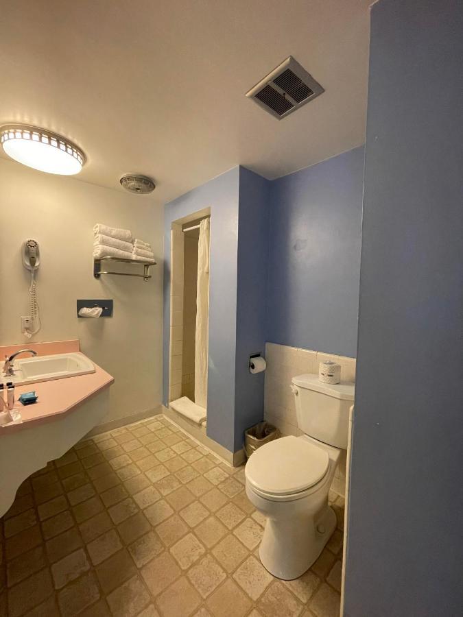 Super 8 By Wyndham Santa Barbara/goleta Hotel 2*