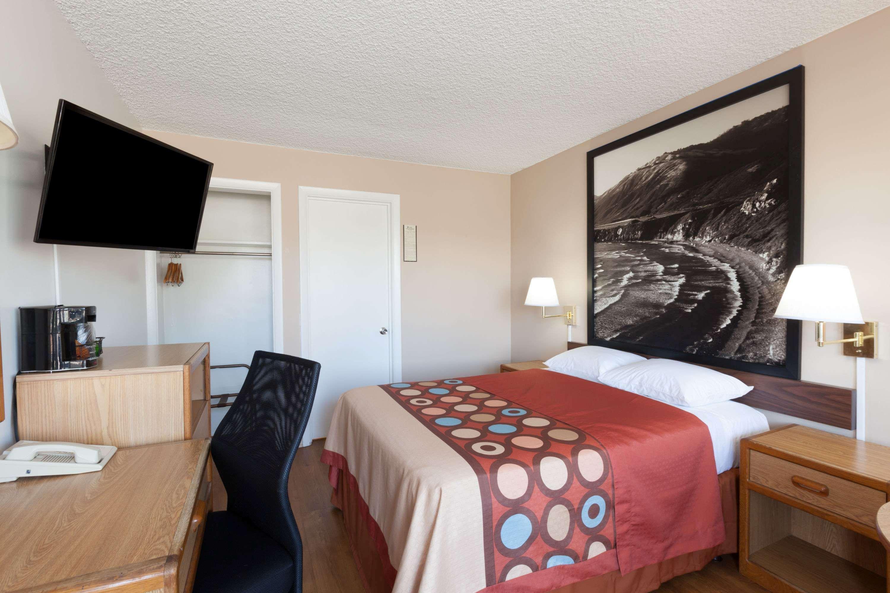 Hotel Super 8 By Wyndham Santa Barbara/goleta 2*