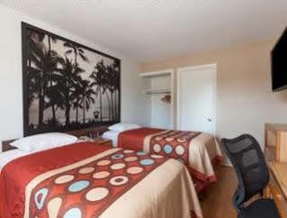 Hotel Super 8 By Wyndham Santa Barbara/goleta 2*